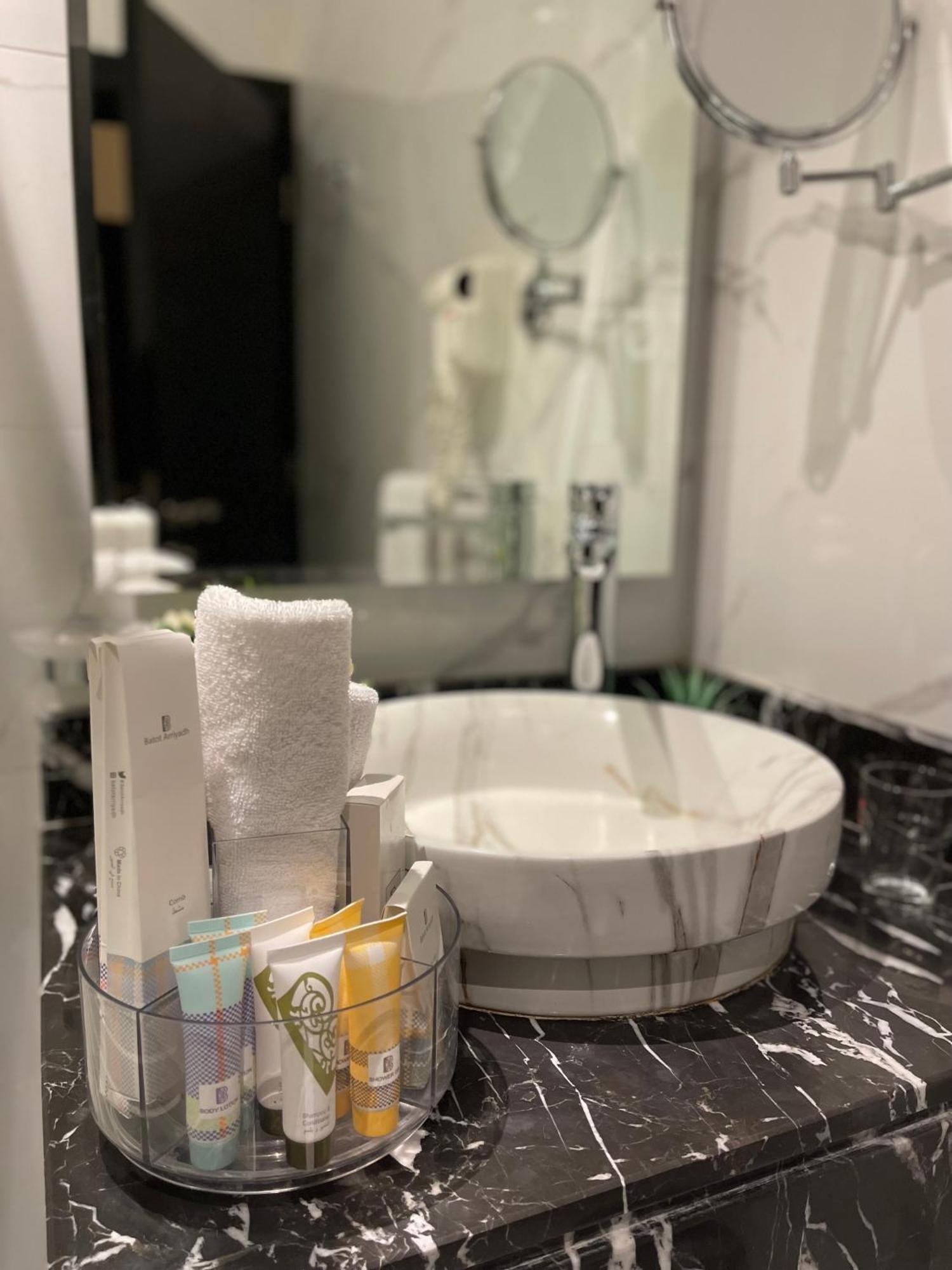 شقق خاصه بطابع حديث وفندقي - تسجيل ذاتي Private Apartments With Modern Vibes - Self Checkin Riyadh Eksteriør billede