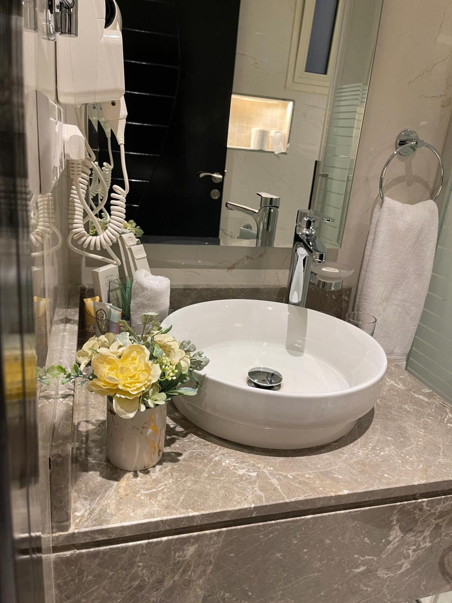 شقق خاصه بطابع حديث وفندقي - تسجيل ذاتي Private Apartments With Modern Vibes - Self Checkin Riyadh Eksteriør billede
