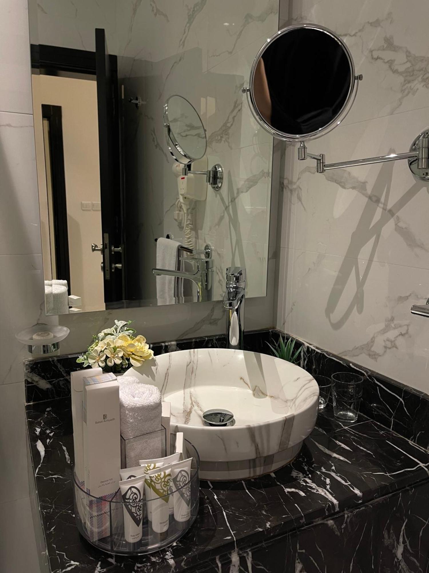 شقق خاصه بطابع حديث وفندقي - تسجيل ذاتي Private Apartments With Modern Vibes - Self Checkin Riyadh Eksteriør billede